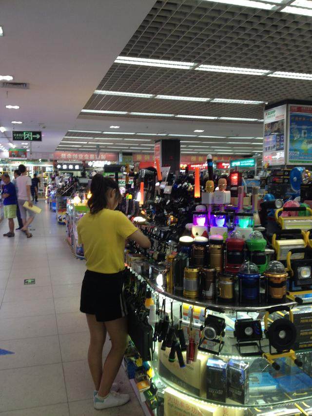 深圳華強北 電子市場依然火爆，網絡技術服務成新引擎